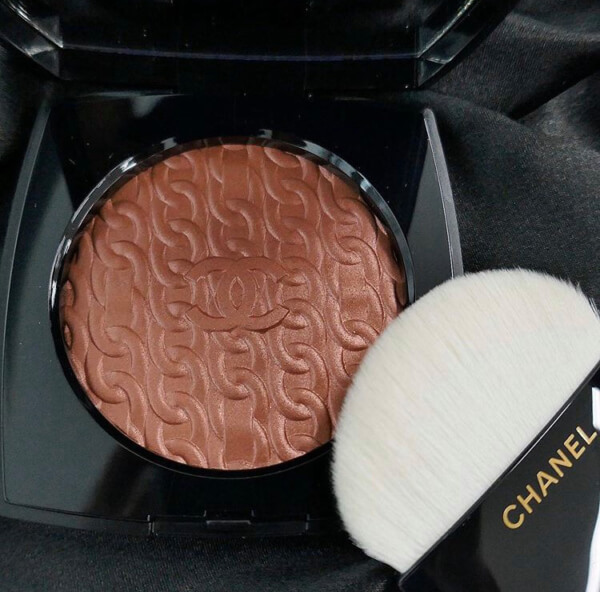 Les Chaines de Chanel Illuminating Blush Powder 
(レ シェヌ ドゥ シャネル)